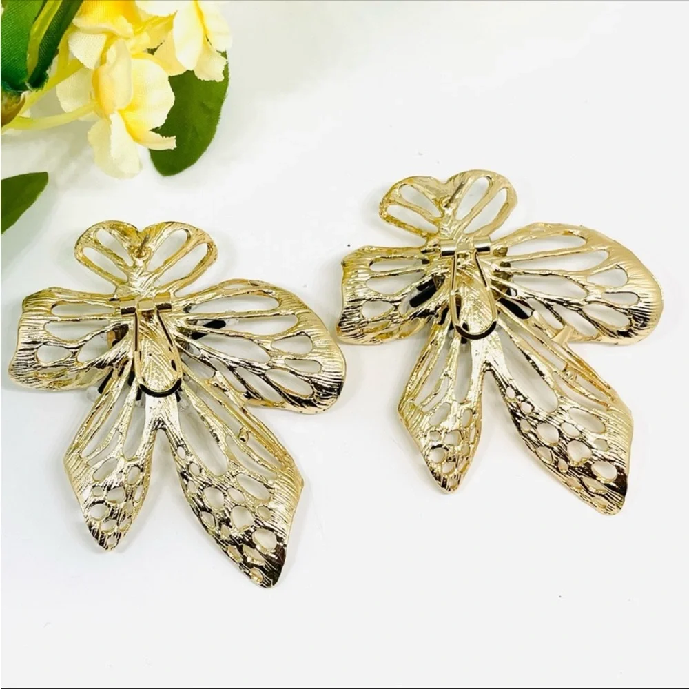 For Love and Lemons Kate Flower Earrings - Picture 5 of 12